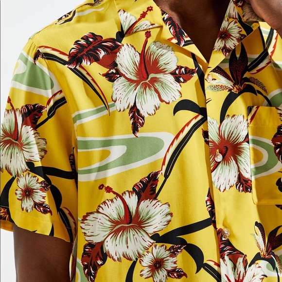 UO Tropical Rayon Short Sleeve Button-Down Shirt - Picture 3 of 13